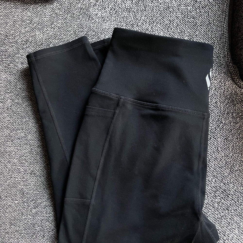 Two pair Women’s Skechers Go Walk capris navy and black - Picture 3 of 16